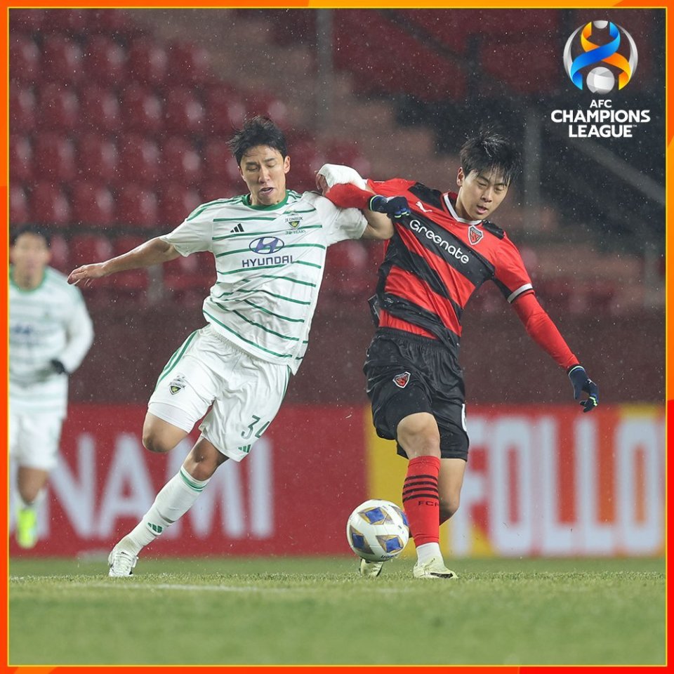 亚冠联赛：广州恒大战全北现代，双方争夺小组第一。