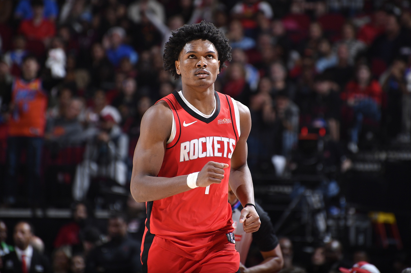 突破外线三分命中纪录，成为焦点