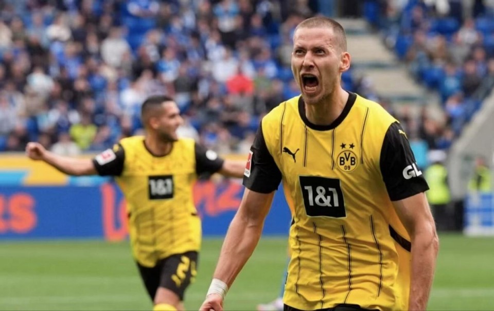 德甲强队角逐激烈，榜首争夺战白热化现场的简单介绍